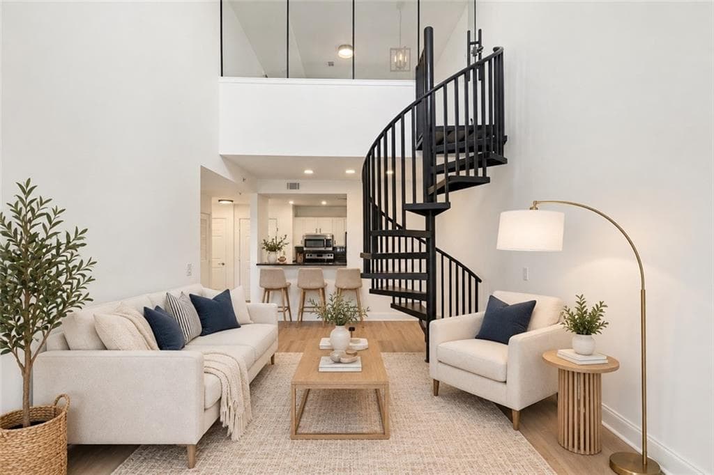 2 bedroom, 2 bathroom, 1,000 sq ft condominium for sale at 1075 NE Peachtree Walk A517, Atlanta, GA 30309 — photo 1 of 33