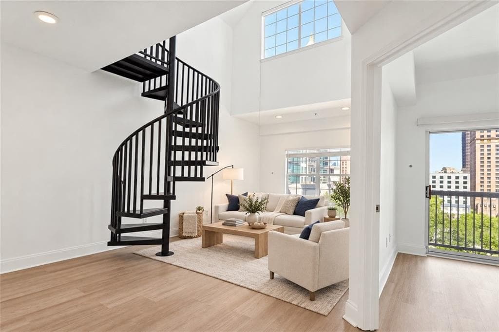 2 bedroom, 2 bathroom, 1,000 sq ft condominium for sale at 1075 NE Peachtree Walk A517, Atlanta, GA 30309 — photo 2