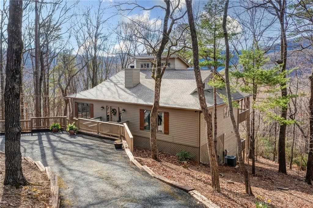 4 bedroom, 4 bathroom, 3,120 sq ft single family residence for sale at 100 Indian Pipe Drive, Jasper, GA 30143 — photo 2