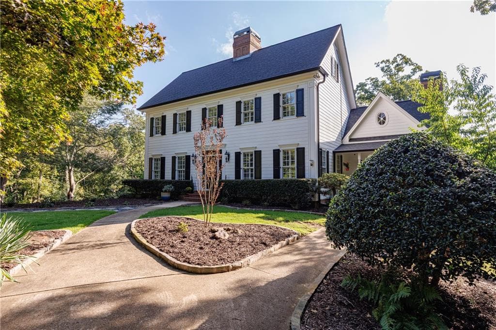 6 bedroom, 5 bathroom, 6,091 sq ft single family residence for sale at 535 Chilhoe Drive, Canton, GA 30115 — photo 2