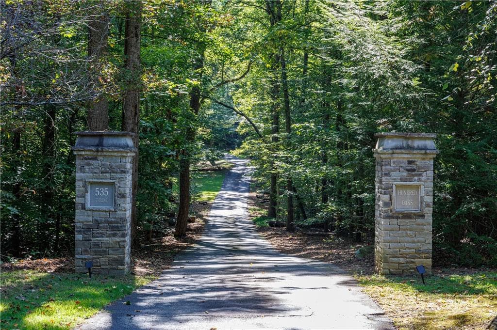 6 bedroom, 5 bathroom, 6,091 sq ft single family residence for sale at 535 Chilhoe Drive, Canton, GA 30115 — photo 3