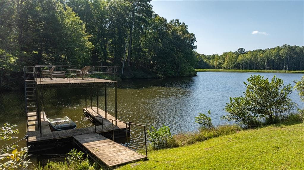6 bedroom, 5 bathroom, 6,091 sq ft single family residence for sale at 535 Chilhoe Drive, Canton, GA 30115 — photo 4