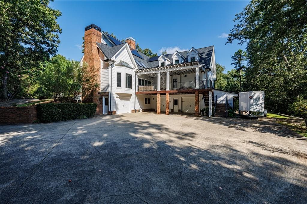 6 bedroom, 5 bathroom, 6,091 sq ft single family residence for sale at 535 Chilhoe Drive, Canton, GA 30115 — photo 7