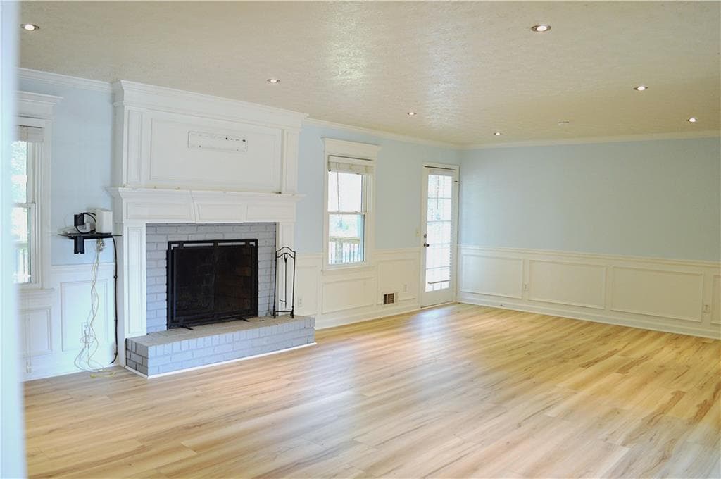 3 bedroom, 2 bathroom, 2,318 sq ft single family residence for sale at 390 Tidwell Circle, Alpharetta, GA 30004 — photo 4