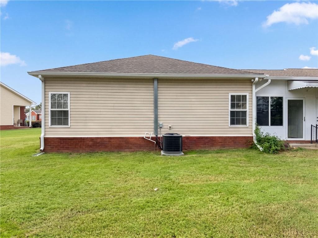 2 bedroom, 2 bathroom, 1,390 sq ft single family residence for sale at 152 Jabrok Circle, Macon, GA 31216 — photo 5
