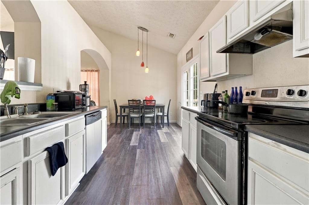 4 bedroom, 3 bathroom, 1,768 sq ft single family residence for sale at 250 Kendrick Estates Drive, Jonesboro, GA 30238 — photo 8