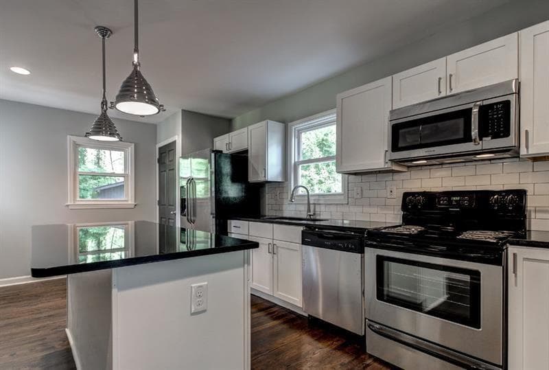 2 bedroom, 2 bathroom, 1,030 sq ft single family residence for rent at 385 Eleanor Street, Atlanta, GA 30317 for $2,800 a month — photo 9