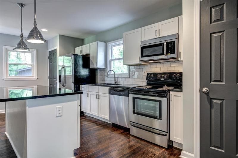 2 bedroom, 2 bathroom, 1,030 sq ft single family residence for rent at 385 Eleanor Street, Atlanta, GA 30317 for $2,800 a month — photo 10