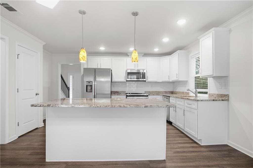 4 bedroom, 3 bathroom, 2,536 sq ft single family residence for sale at 2878 Oak Springs Drive, Statham, GA 30666 — photo 3