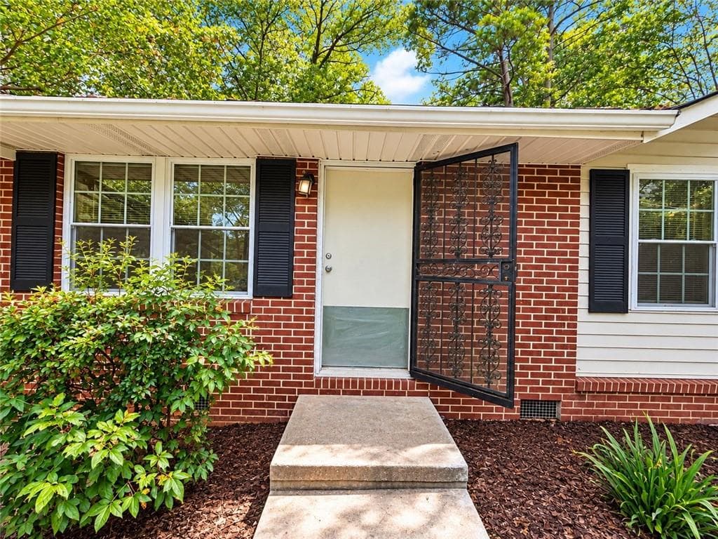 4 bedroom, 1 bathroom, 1,757 sq ft single family residence for sale at 4429 Glade Road, Forest Park, GA 30297 — photo 3