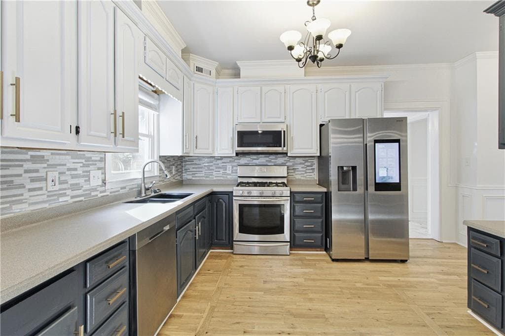 5 bedroom, 4 bathroom, 3,330 sq ft single family residence under contract at 945 Brandon Ridge Drive, Roswell, GA 30075 — photo 2