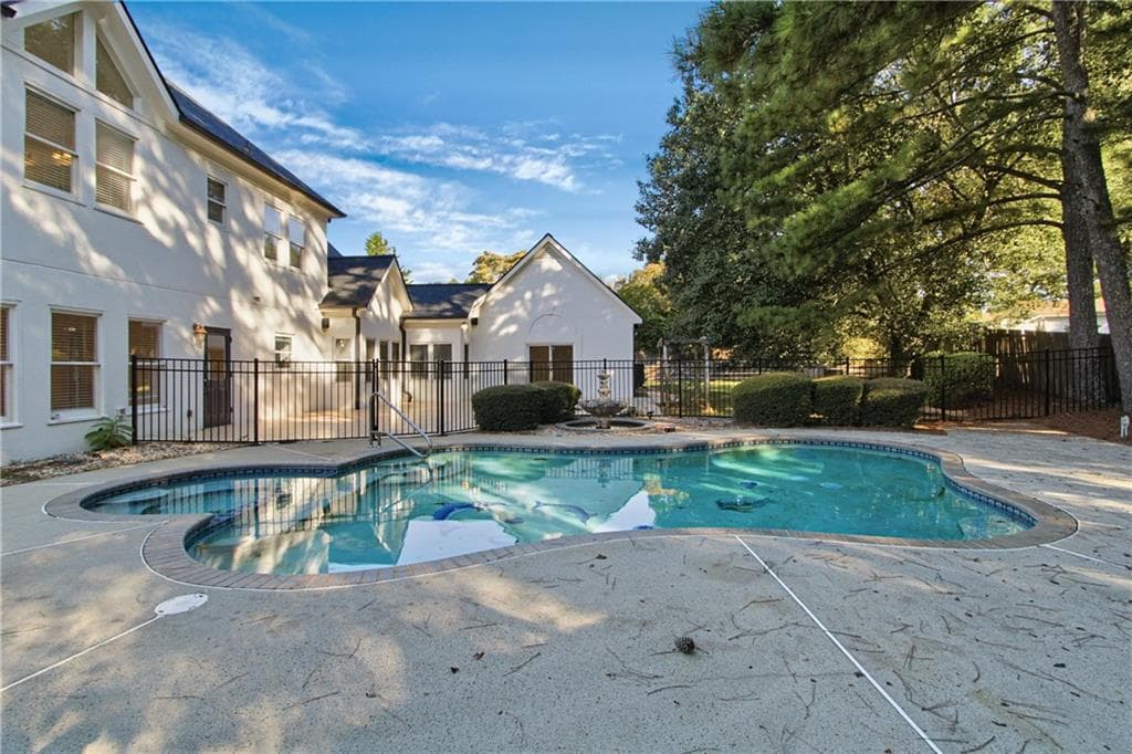 5 bedroom, 4 bathroom, 3,330 sq ft single family residence under contract at 945 Brandon Ridge Drive, Roswell, GA 30075 — photo 5