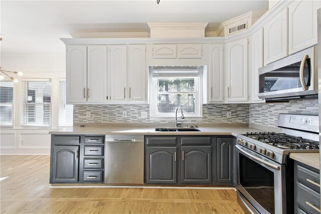 5 bedroom, 4 bathroom, 3,330 sq ft single family residence under contract at 945 Brandon Ridge Drive, Roswell, GA 30075 — photo 6