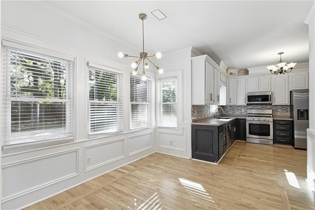 5 bedroom, 4 bathroom, 3,330 sq ft single family residence under contract at 945 Brandon Ridge Drive, Roswell, GA 30075 — photo 8