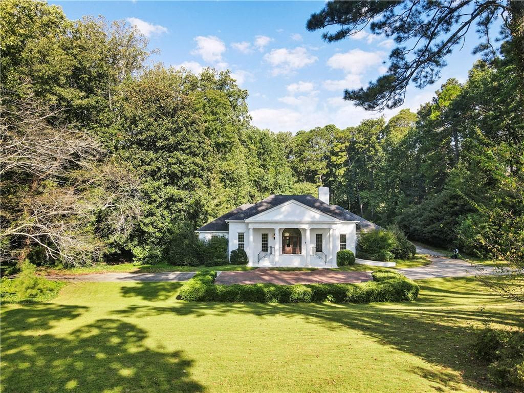 4 bedroom, 4 bathroom, 4,077 sq ft single family residence for sale at 4261 Paper Mill Road, Marietta, GA 30067 — photo 5