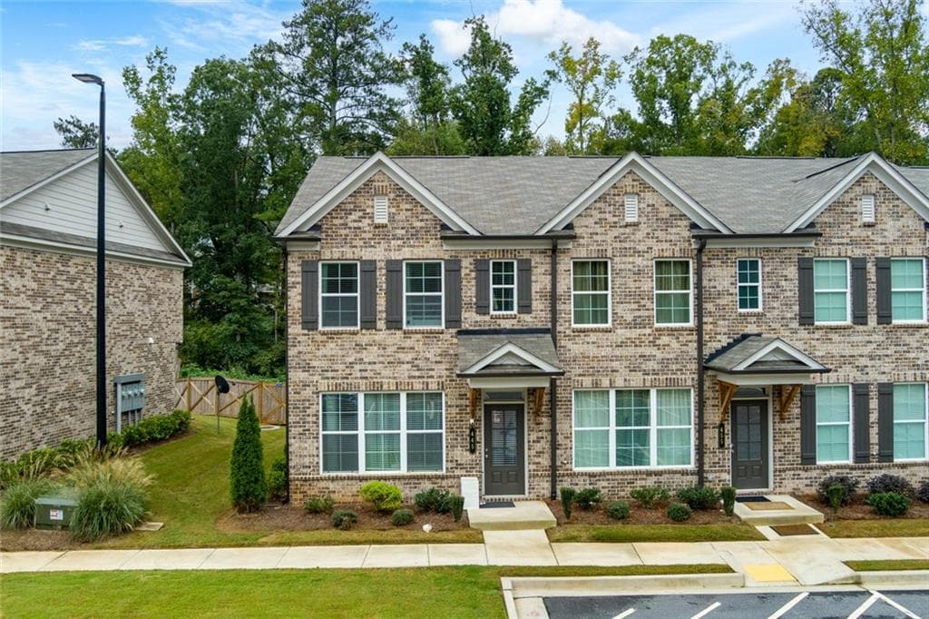 2 bedroom, 3 bathroom, 1,233 sq ft townhouse for sale at 445 Collins Industrial Way, Lawrenceville, GA 30043 — photo 1 of 28