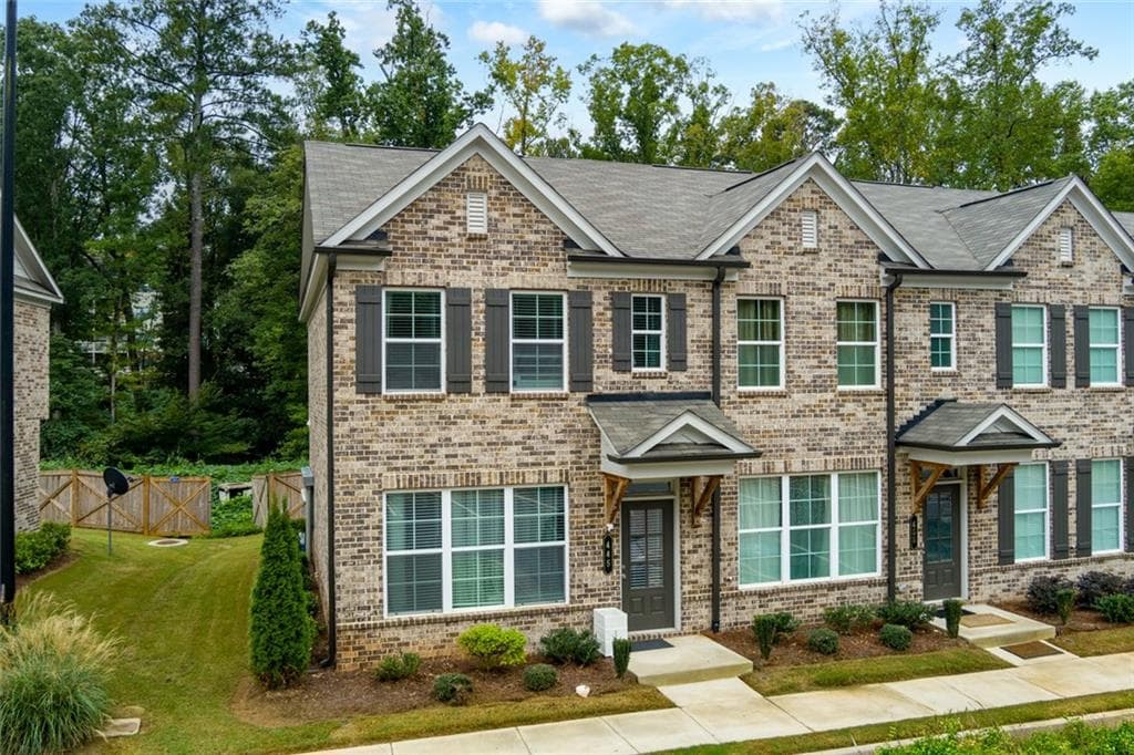 2 bedroom, 3 bathroom, 1,233 sq ft townhouse for sale at 445 Collins Industrial Way, Lawrenceville, GA 30043 — photo 2