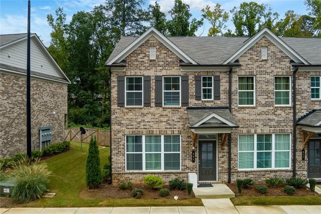 2 bedroom, 3 bathroom, 1,233 sq ft townhouse for sale at 445 Collins Industrial Way, Lawrenceville, GA 30043 — photo 3