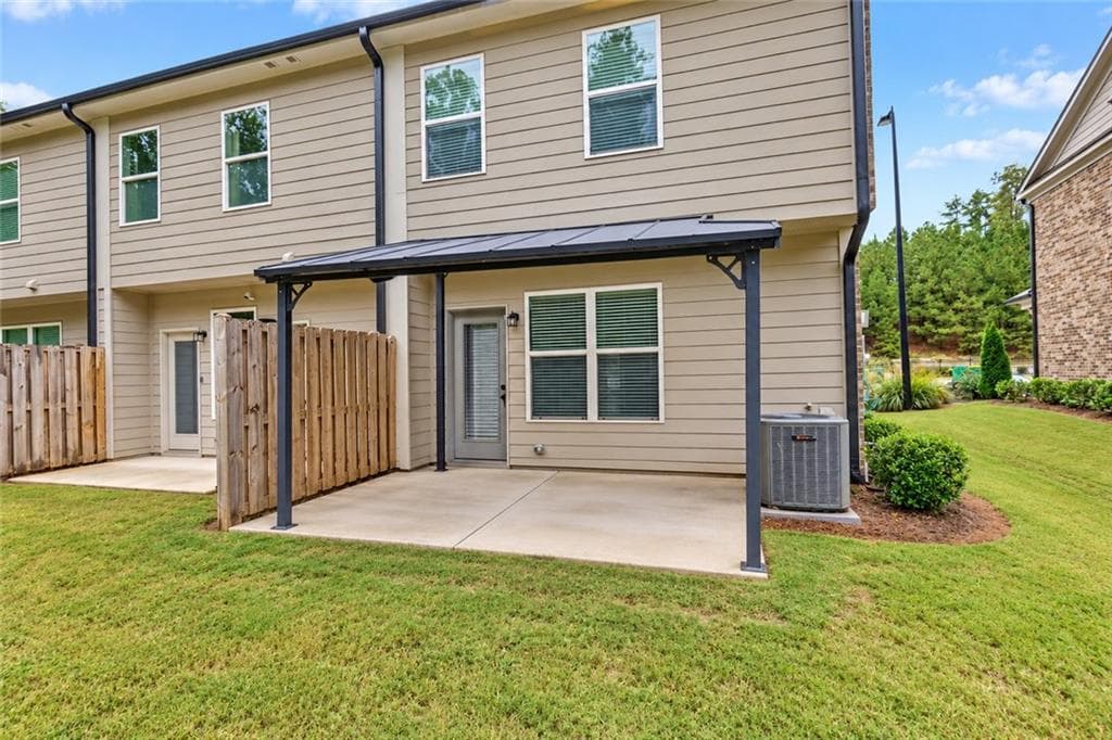 2 bedroom, 3 bathroom, 1,233 sq ft townhouse for sale at 445 Collins Industrial Way, Lawrenceville, GA 30043 — photo 4