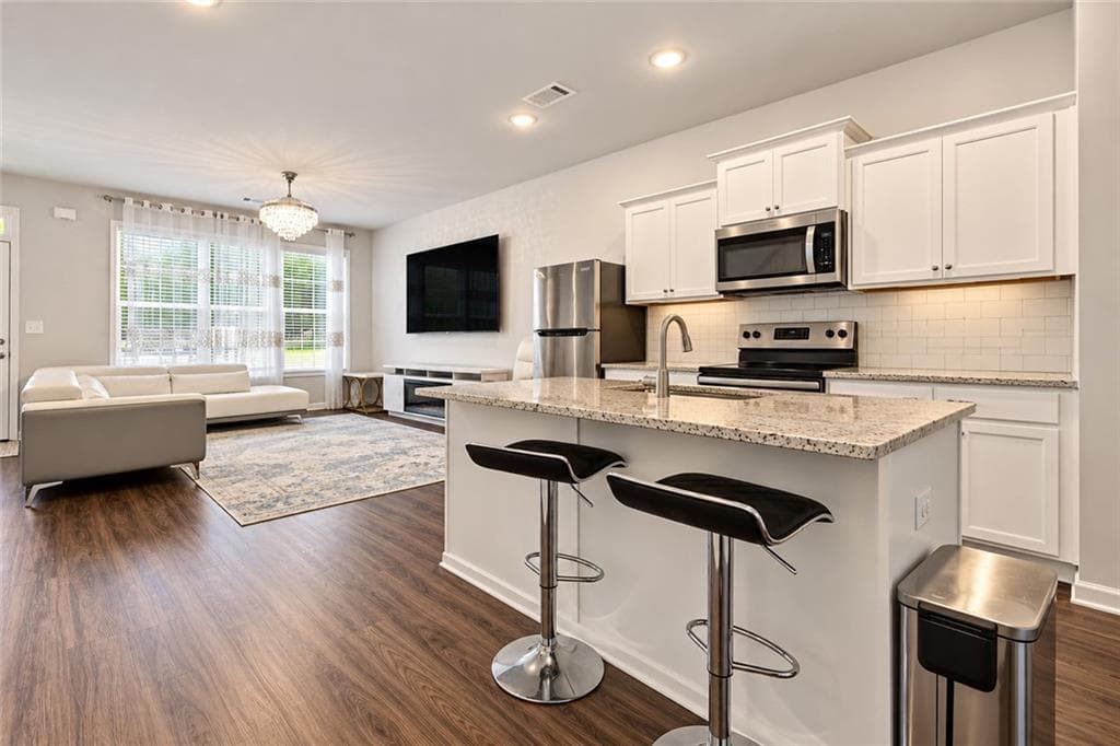 2 bedroom, 3 bathroom, 1,233 sq ft townhouse for sale at 445 Collins Industrial Way, Lawrenceville, GA 30043 — photo 7