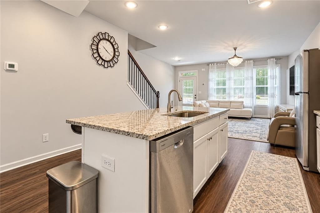 2 bedroom, 3 bathroom, 1,233 sq ft townhouse for sale at 445 Collins Industrial Way, Lawrenceville, GA 30043 — photo 9