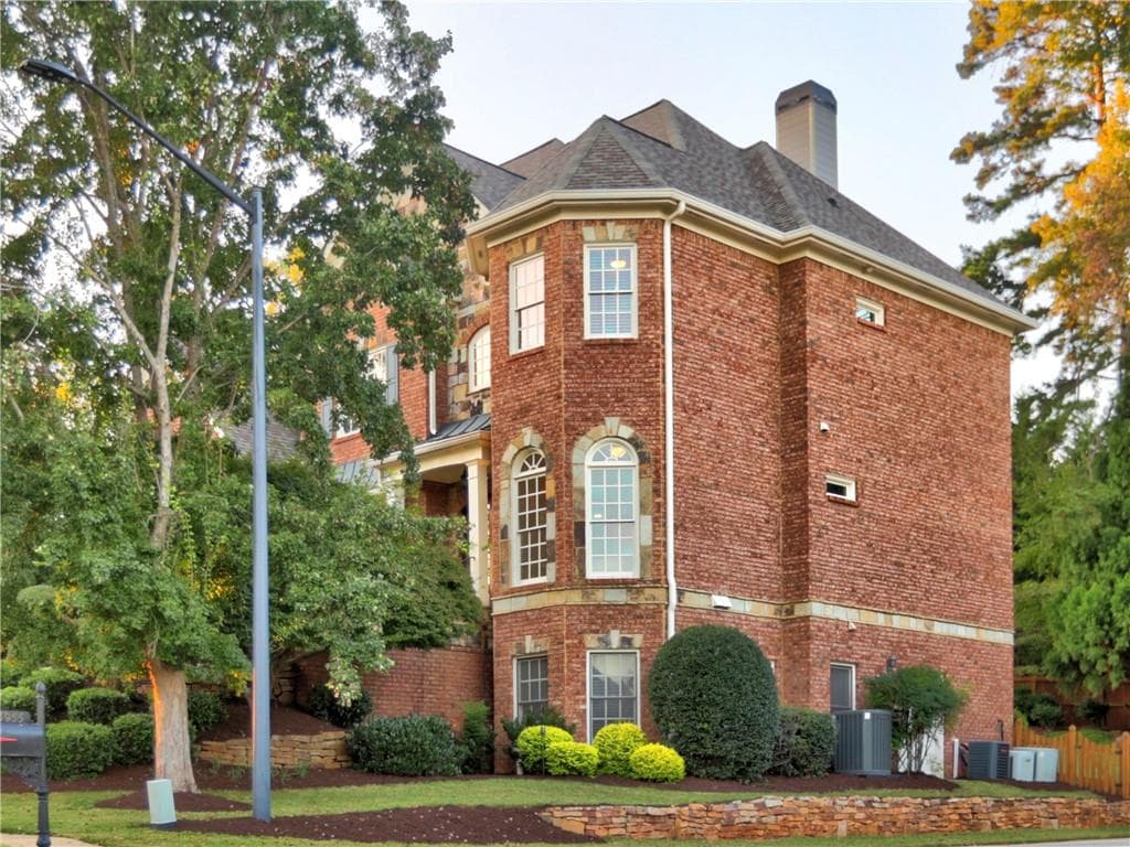 6 bedroom, 5 bathroom, 6,628 sq ft single family residence for sale at 3951 Chapel Grove Drive, Marietta, GA 30062 — photo 4