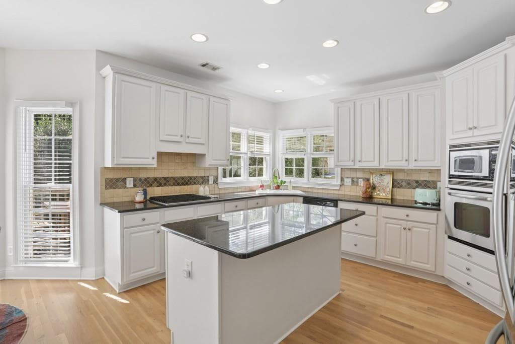 4 bedroom, 4 bathroom, 2,801 sq ft single family residence for rent at 330 Whitley Park Drive, Atlanta, GA 30350 for $4,600 a month — photo 8