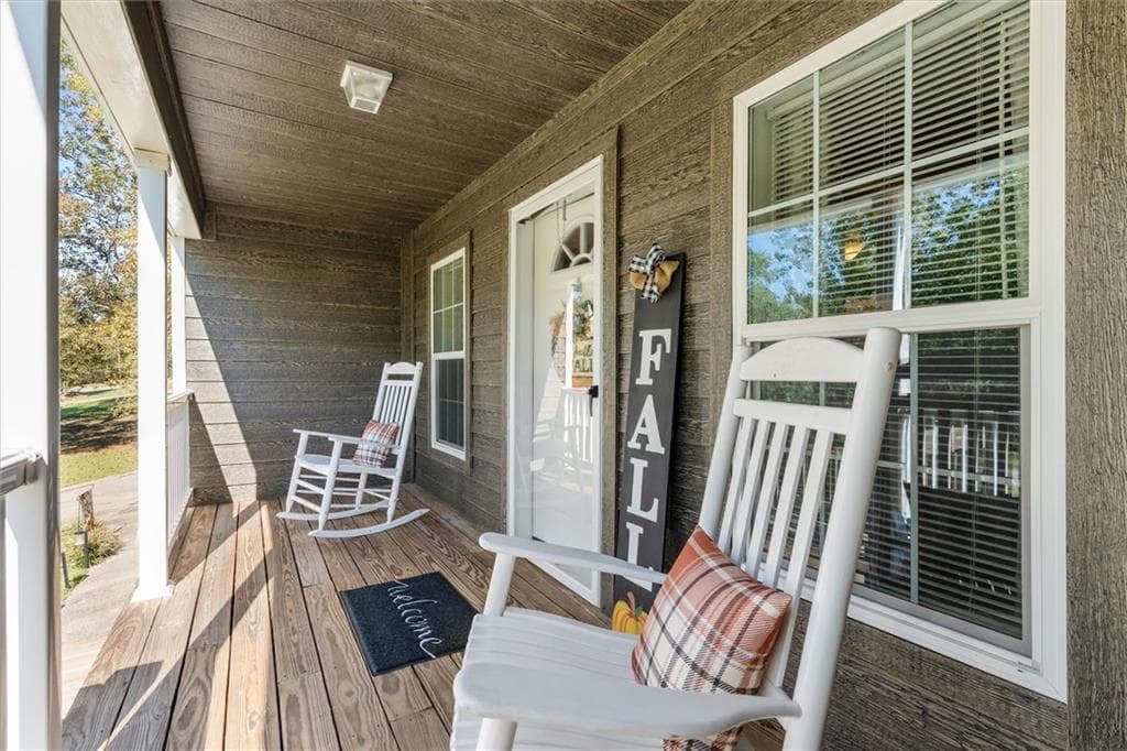 3 bedroom, 2 bathroom, 2,048 sq ft single family residence for sale at 215 Navajo Trail, Bowdon, GA 30108 — photo 2