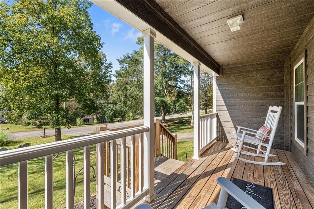 3 bedroom, 2 bathroom, 2,048 sq ft single family residence for sale at 215 Navajo Trail, Bowdon, GA 30108 — photo 3