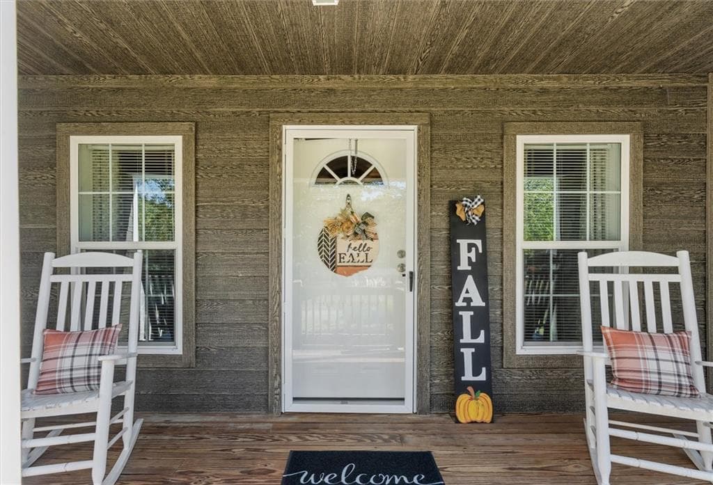 3 bedroom, 2 bathroom, 2,048 sq ft single family residence for sale at 215 Navajo Trail, Bowdon, GA 30108 — photo 4