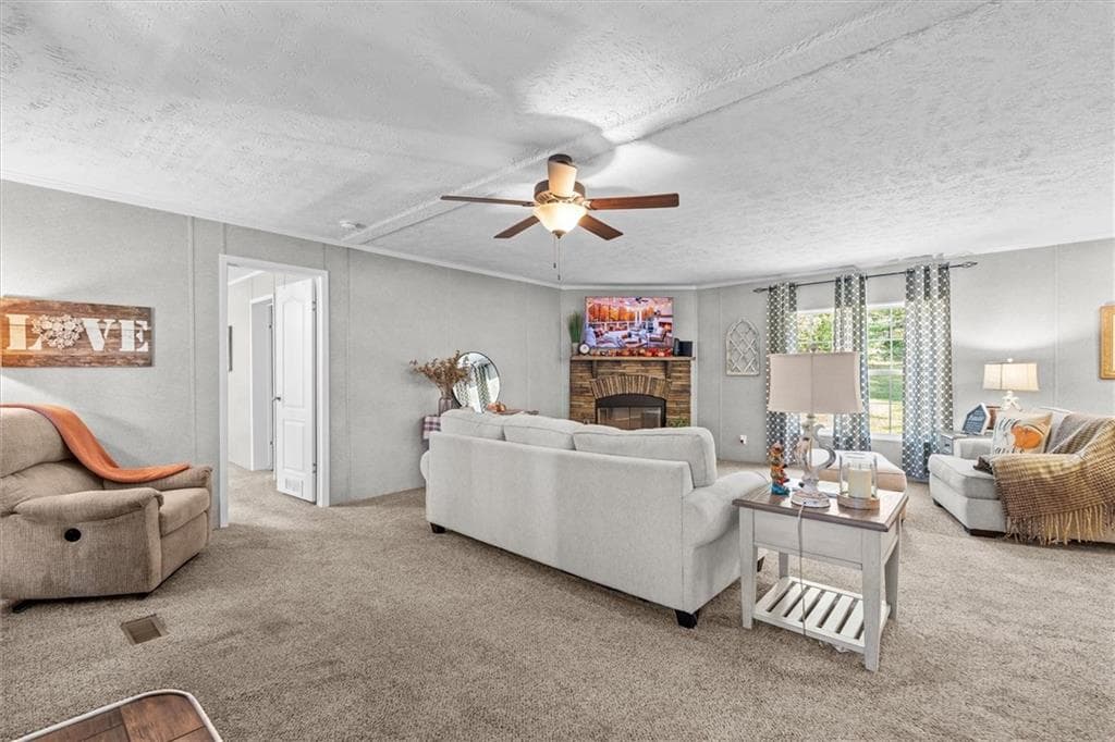 3 bedroom, 2 bathroom, 2,048 sq ft single family residence for sale at 215 Navajo Trail, Bowdon, GA 30108 — photo 6