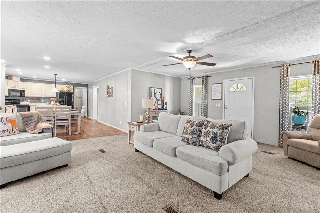 3 bedroom, 2 bathroom, 2,048 sq ft single family residence for sale at 215 Navajo Trail, Bowdon, GA 30108 — photo 10