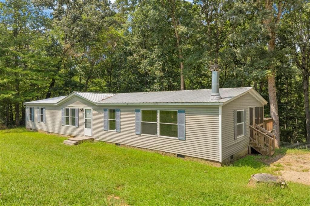 3 bedroom, 2 bathroom, 1,716 sq ft single family residence for sale at 515 Donald Cleveland Road, Mount Airy, GA 30563