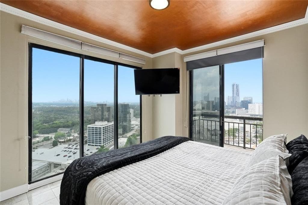 2 bedroom, 2 bathroom, 1,265 sq ft condominium for sale at 3481 Lakeside Drive PH TS5, Atlanta, GA 30326 — photo 1 of 33
