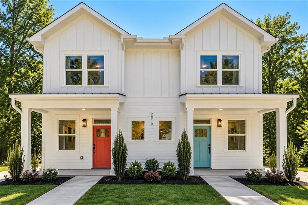 2 bedroom, 2 bathroom, 1,092 sq ft townhouse for sale at 2010 Ruth Street B, Atlanta, GA 30318 — photo 3