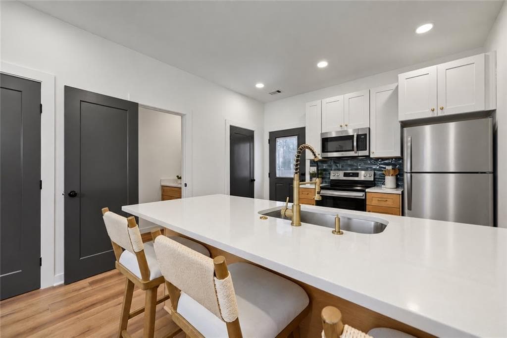 2 bedroom, 2 bathroom, 1,092 sq ft townhouse for sale at 2010 Ruth Street B, Atlanta, GA 30318 — photo 5