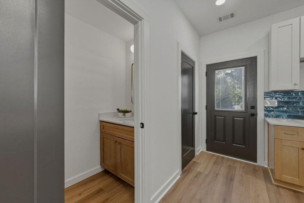 2 bedroom, 2 bathroom, 1,092 sq ft townhouse for sale at 2010 Ruth Street B, Atlanta, GA 30318 — photo 8