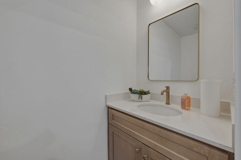 2 bedroom, 2 bathroom, 1,092 sq ft townhouse for sale at 2010 Ruth Street B, Atlanta, GA 30318 — photo 9