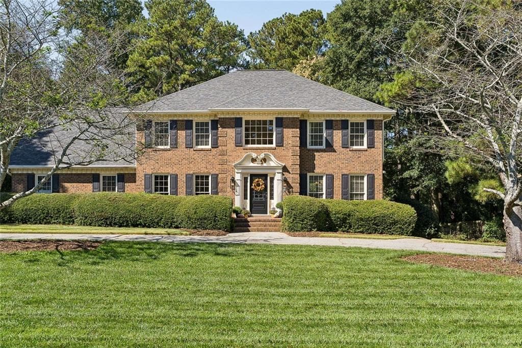 6 bedroom, 5 bathroom, 6,085 sq ft single family residence under contract at 7620 Brigham Drive, Sandy Springs, GA 30350 — photo 2
