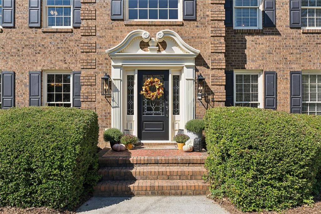 6 bedroom, 5 bathroom, 6,085 sq ft single family residence under contract at 7620 Brigham Drive, Sandy Springs, GA 30350 — photo 3