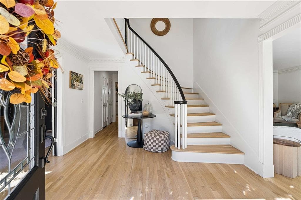 6 bedroom, 5 bathroom, 6,085 sq ft single family residence under contract at 7620 Brigham Drive, Sandy Springs, GA 30350 — photo 4