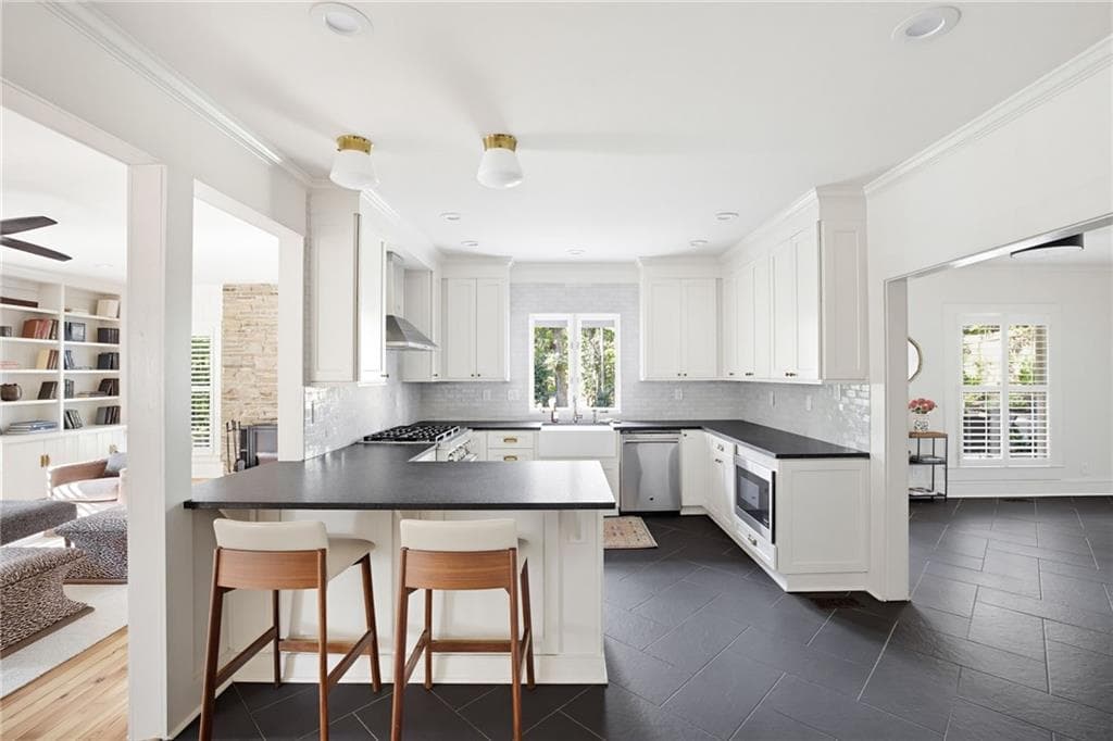 6 bedroom, 6 bathroom, 5,319 sq ft single family residence for sale at 235 S Columbia Drive, Decatur, GA 30030 — photo 7