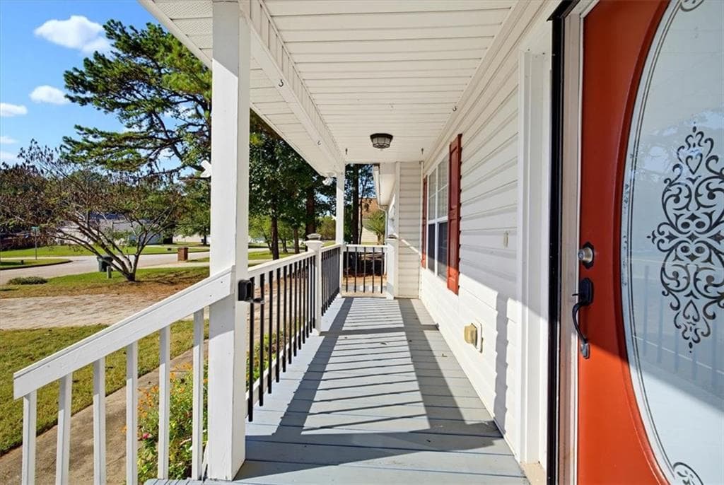 3 bedroom, 2 bathroom, 1,541 sq ft single family residence for sale at 1635 Brushcreek Drive, Monroe, GA 30655 — photo 3