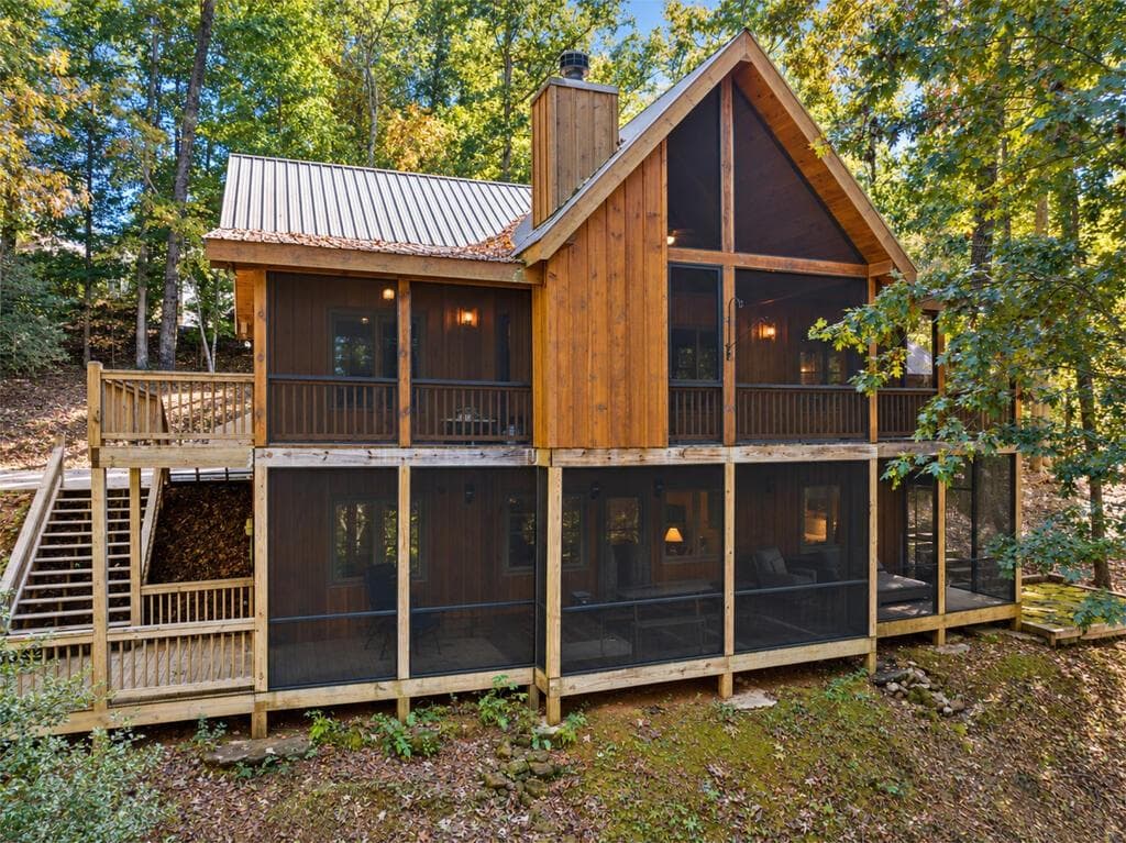 4 bedroom, 3 bathroom, 2,288 sq ft single family residence for sale at 82 Queens Lane, Blue Ridge, GA 30513 — photo 2