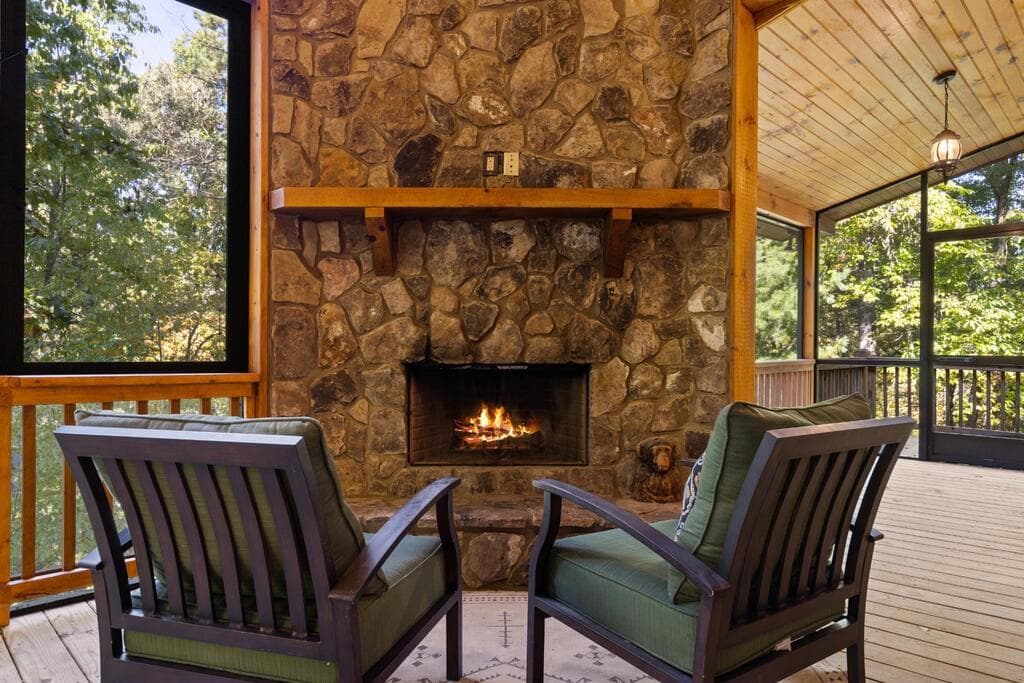 4 bedroom, 3 bathroom, 2,288 sq ft single family residence for sale at 82 Queens Lane, Blue Ridge, GA 30513 — photo 6