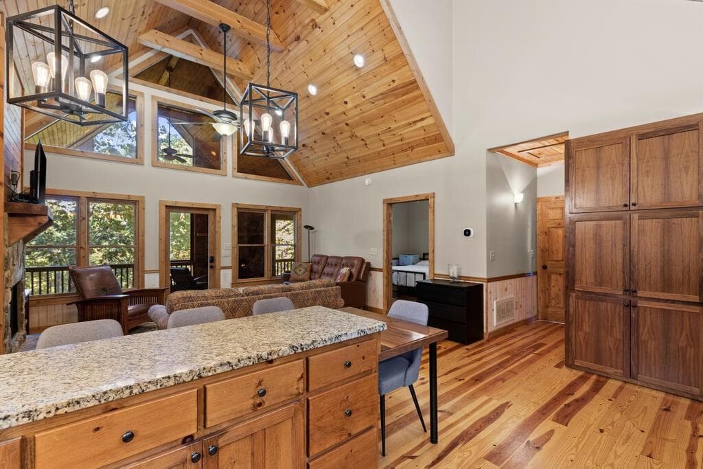 4 bedroom, 3 bathroom, 2,288 sq ft single family residence for sale at 82 Queens Lane, Blue Ridge, GA 30513 — photo 7