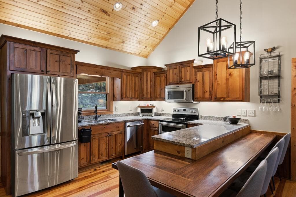 4 bedroom, 3 bathroom, 2,288 sq ft single family residence for sale at 82 Queens Lane, Blue Ridge, GA 30513 — photo 8