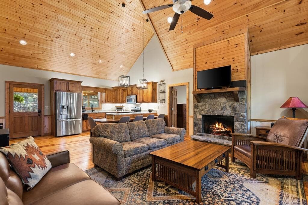 4 bedroom, 3 bathroom, 2,288 sq ft single family residence for sale at 82 Queens Lane, Blue Ridge, GA 30513 — photo 10