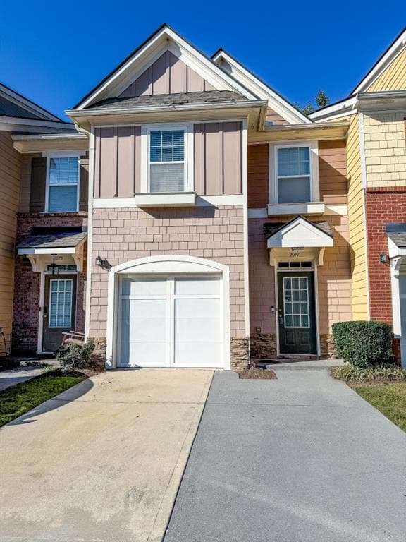 3 bedroom, 3 bathroom, 1,702 sq ft townhouse for sale at 2077 Lakeshore Overlook Drive, Kennesaw, GA 30152