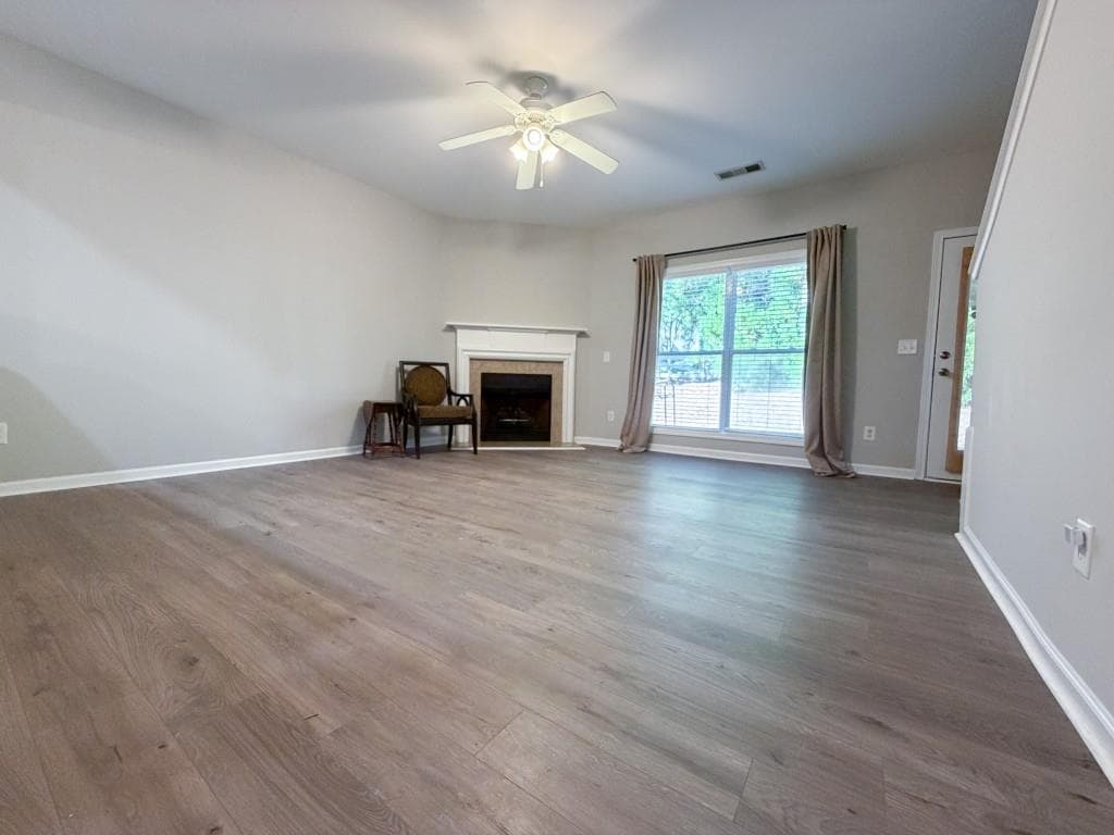 3 bedroom, 3 bathroom, 1,702 sq ft townhouse for sale at 2077 Lakeshore Overlook Drive, Kennesaw, GA 30152 — photo 5